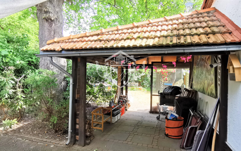 Carport mit Blick in den Garten