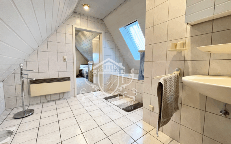 Badezimmer OG Ansicht 1